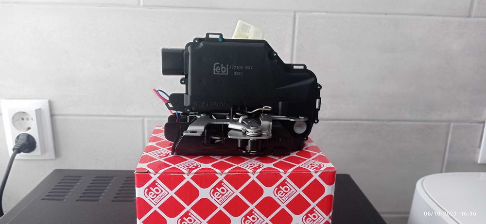 Fechadura Febi Bilstein Porta Frente Esquerda Passat/Golf IV - NOVA