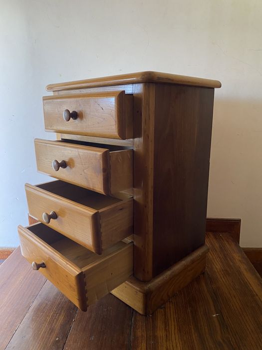 Móveis de Quarto em Madeira