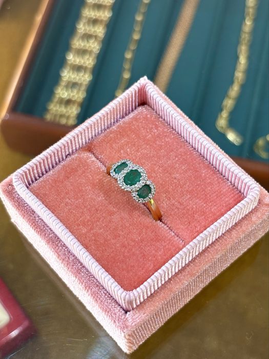 Złoty pierścionek ze Szmaragdami i Brylantami