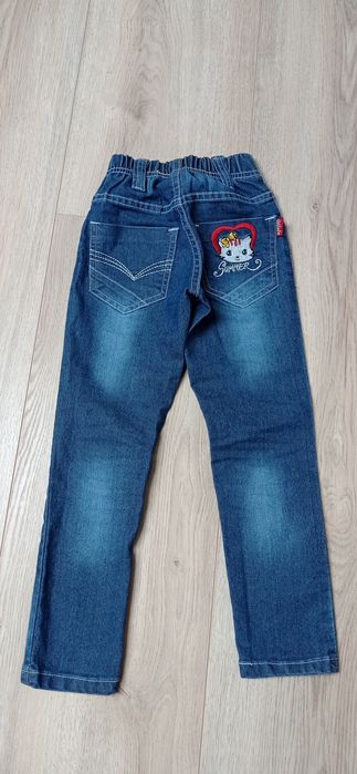 Jeansy na szczupłą dziewczynkę 110