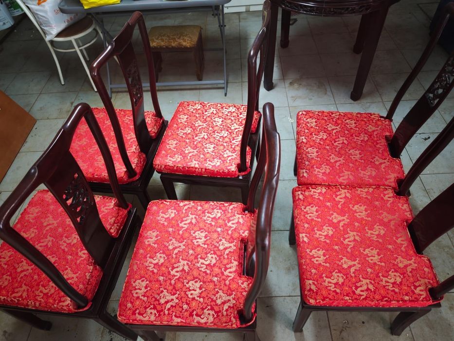 Mesa de Jantar Extensível e 6 Cadeiras em Pau-Rosa