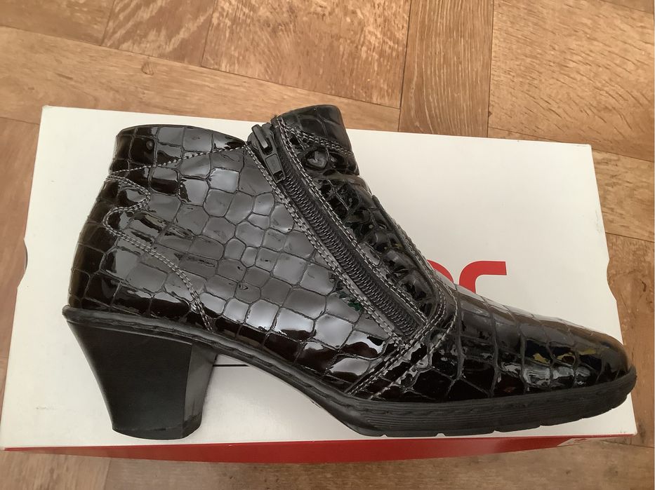 Жіночі шкіряні черевики Rieker на флісі