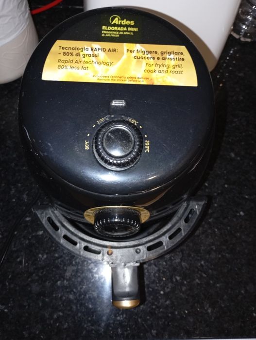 Airfryer pequena usada .