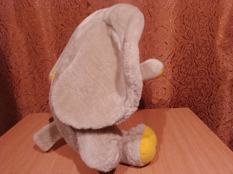 М'яка іграшка: слоненя.