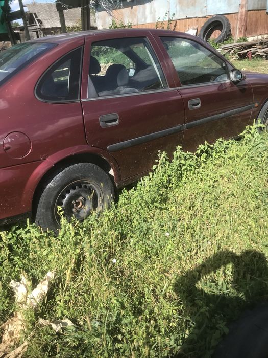 Продам машину Opel Vektra на ходу