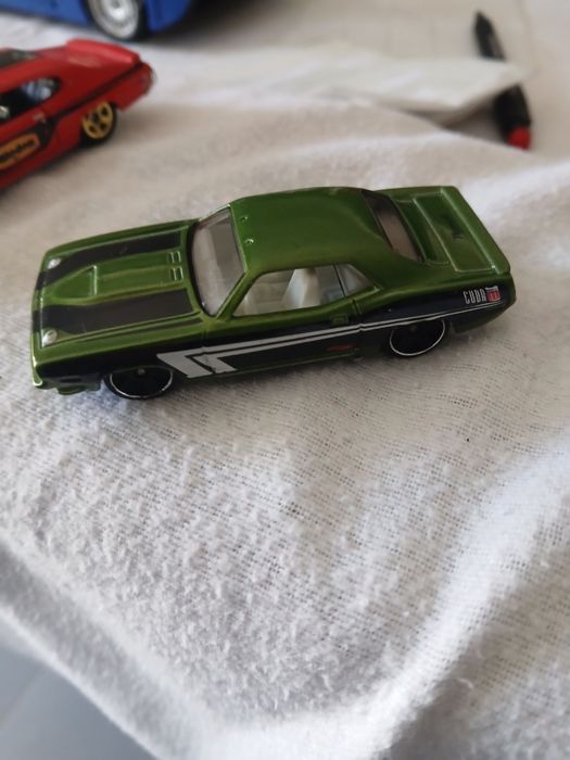 Hot wheels diversos