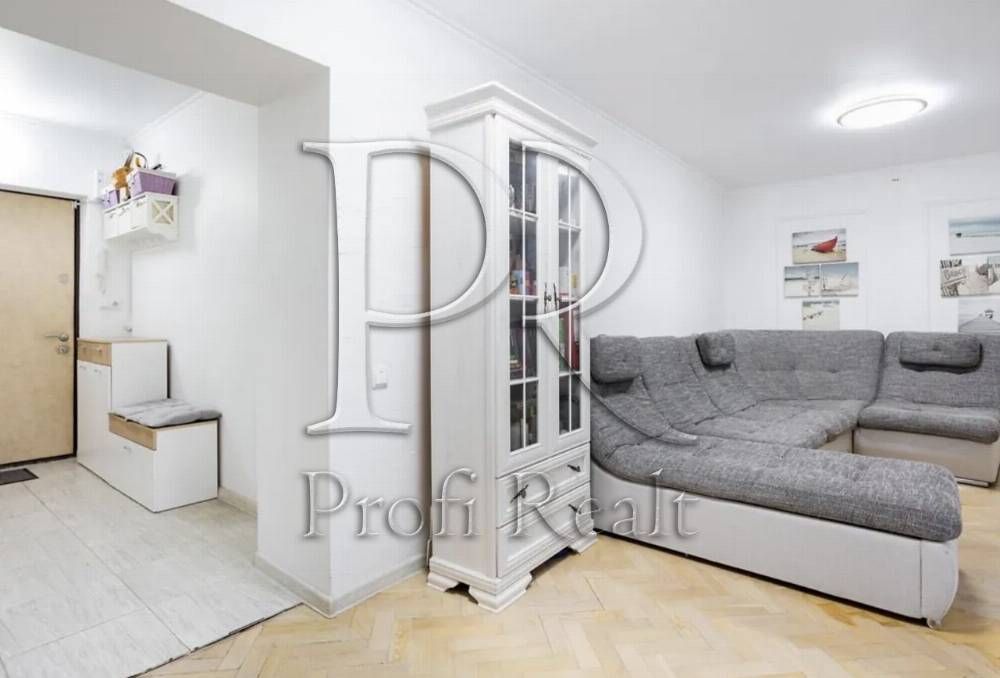 Продаж 4 кімнатна квартира вул. Шептицького 3Б / метро Лівобережна