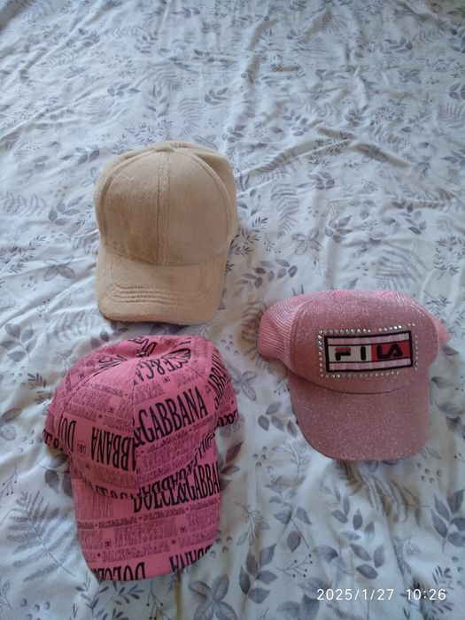 Кепка   жіноча .