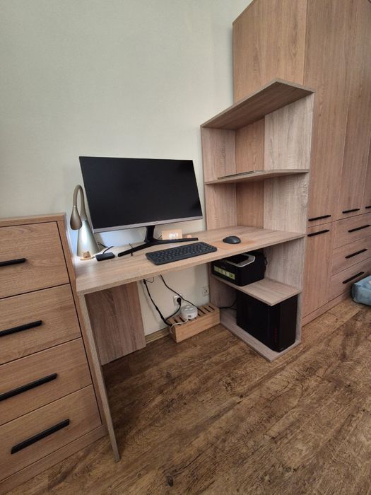 Письменный, компьютерный стол с полками