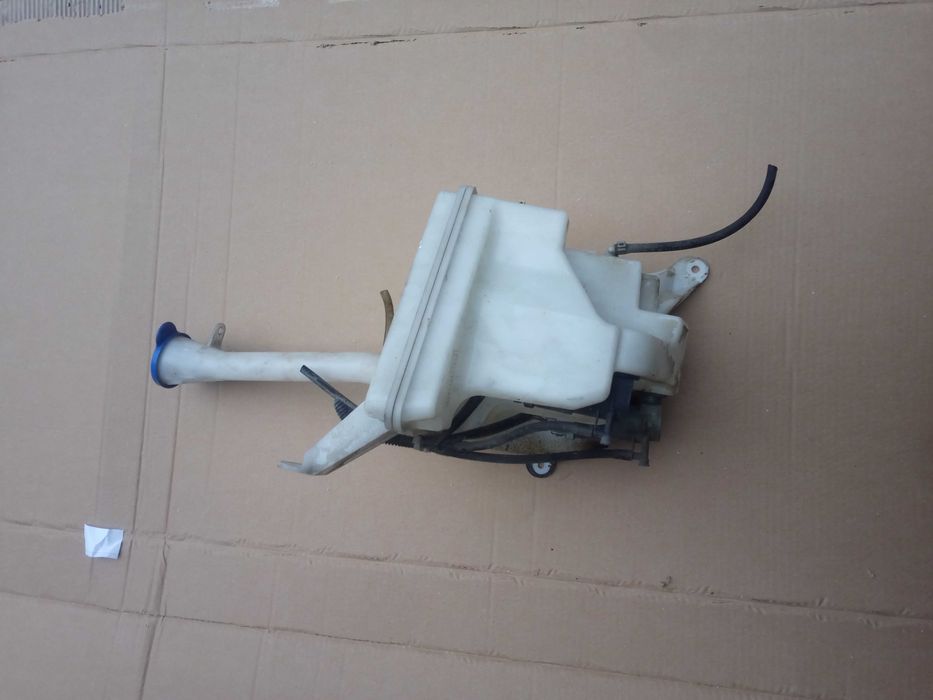TOYOTA VERSO 09-18 zbiornik spryskiwaczy  3 POMPKI xenon