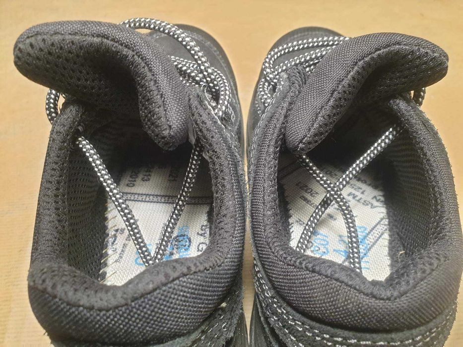 Кроссовки Lemaitre с железным носком ( размер  38 ) Замша .