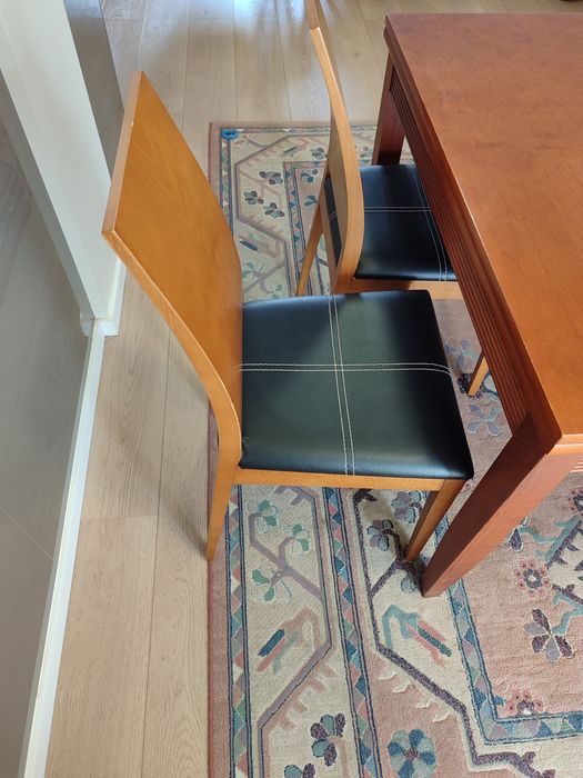 Mesa Extensível Cerejeira + 4 Cadeiras