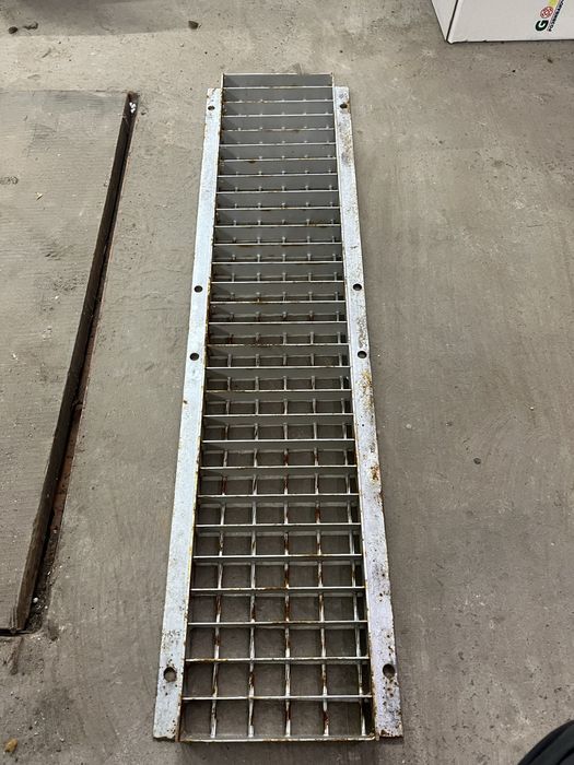 Трап решітка уселений