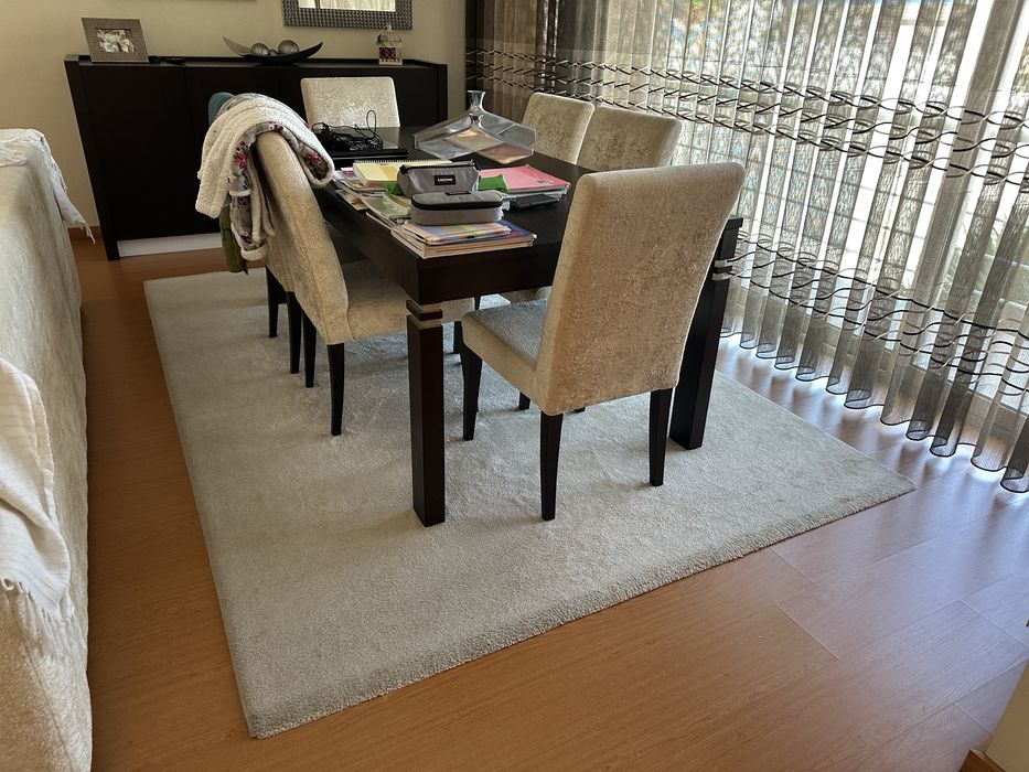 Três tapetes bege grandes de sala e/ou quarto