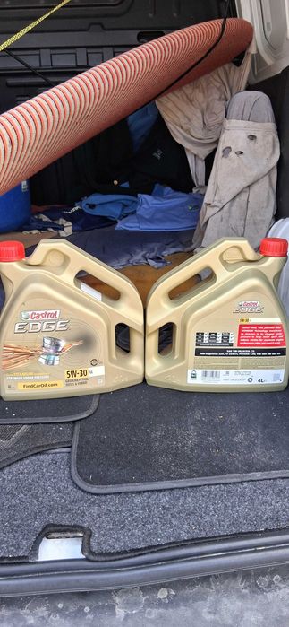 Óleo de motor automóvel Castrol 5W30