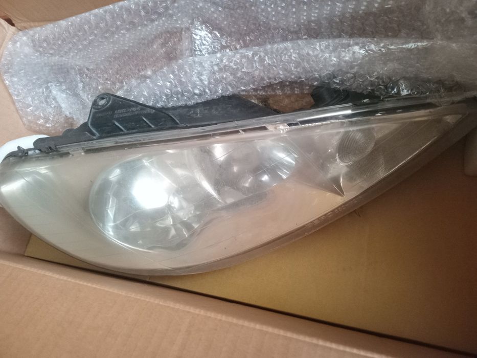 Фари передні Пежо 206