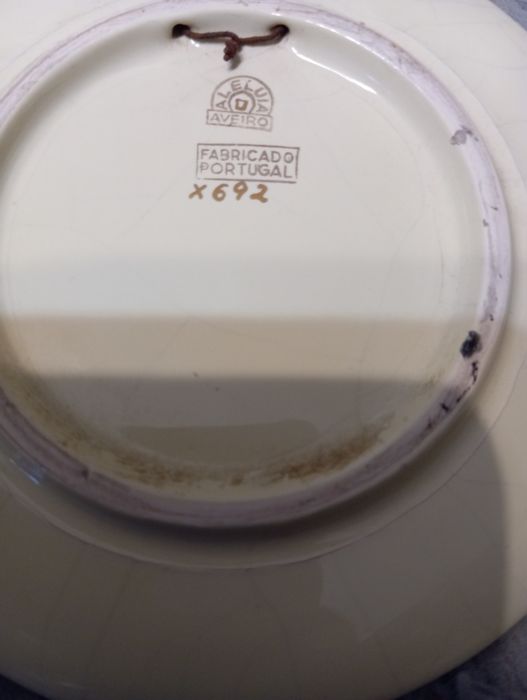 Prato decorativo de  mulher com trajes algarvios