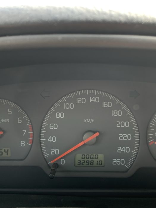 Продам volvo v40 2.0 бенз