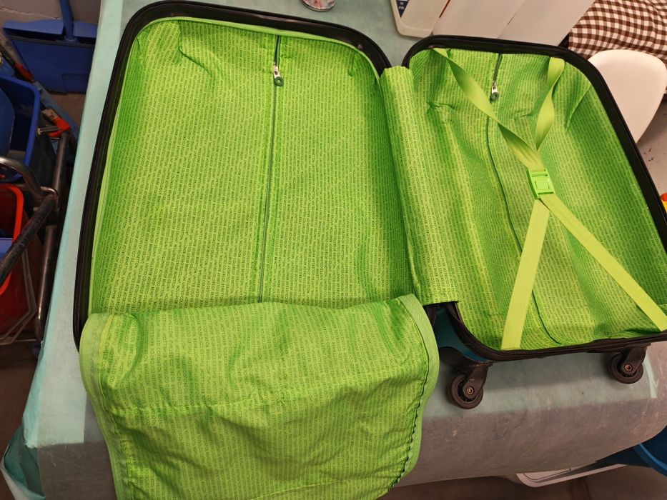 Walizka mała na kółkach