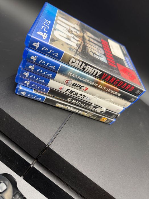 Konsola PS4 1 TB pad plus 6 gier