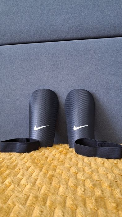Ochraniacze piłkarskie Nike (rozmiar L)
