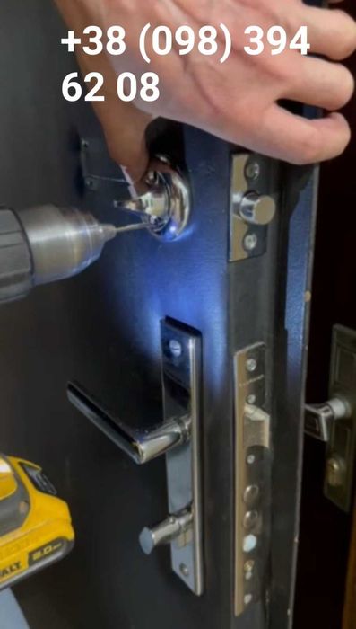 Ремонт замков/замена МДФ накладок. Ремонт  дверей/оббивка кожвинил.