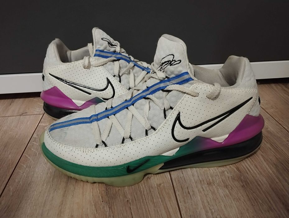 Nike LeBron 17 Low Glow In The Dark size 41