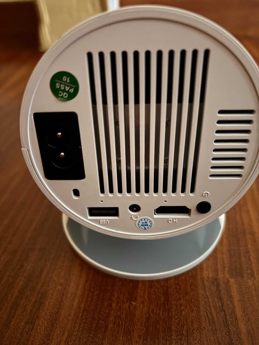 Projetor novo com comando