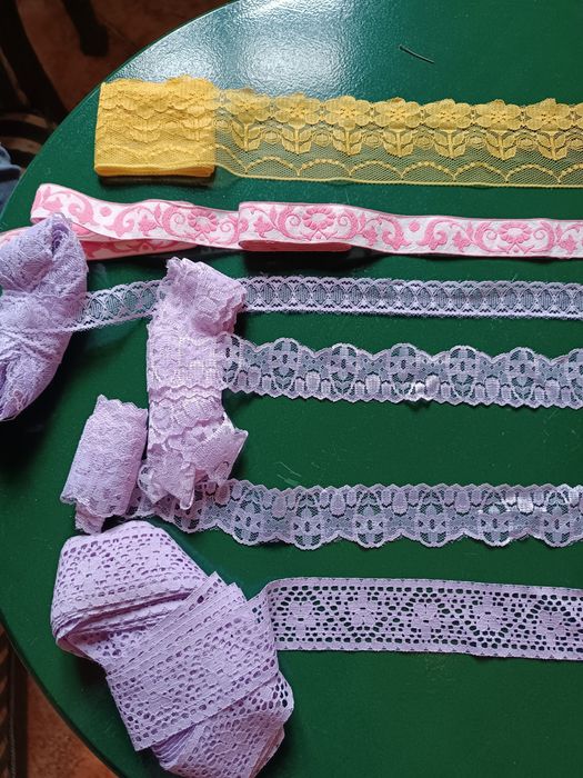 Koronki fioletowe żółta