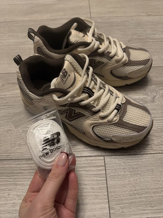 кросівки new balance
