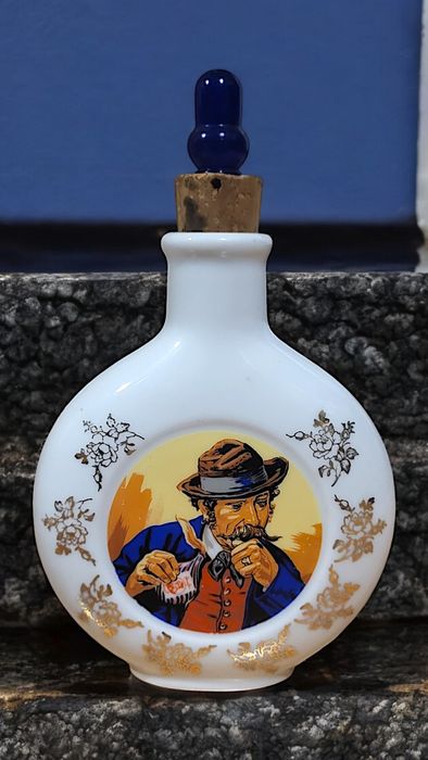 Duża porcelanowa tabakiera Bernard