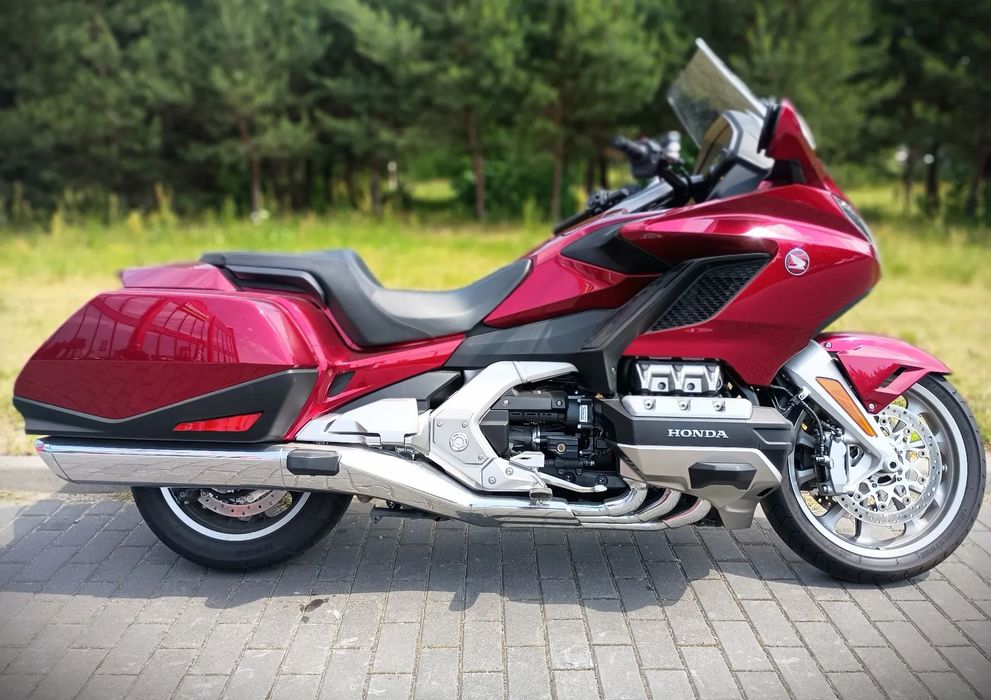 Honda GL mały przebieg / Transport / Salon MFA Warszawa-Łazy