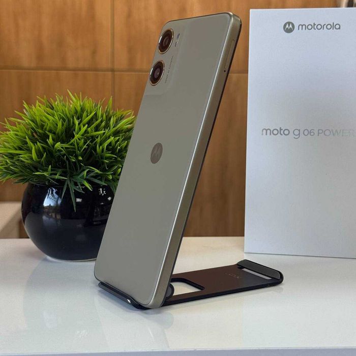 НОВИЙ Смартфон Motorola Moto G06 Power 4/256GB NFC 7000mA Laurel Oak