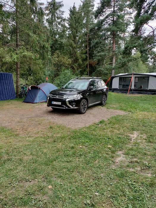 Mitsubishi Outlander Hybryda plug-in Mitsubishi Outlander III kolor perła czarna wisnia