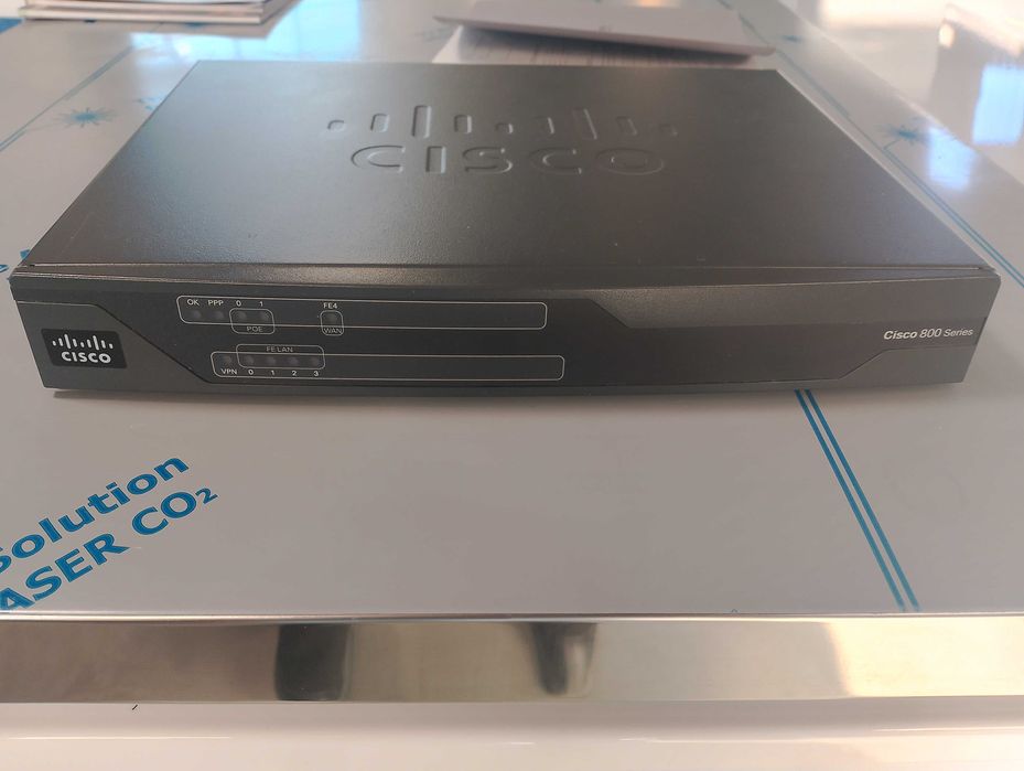 Router Cisco 800