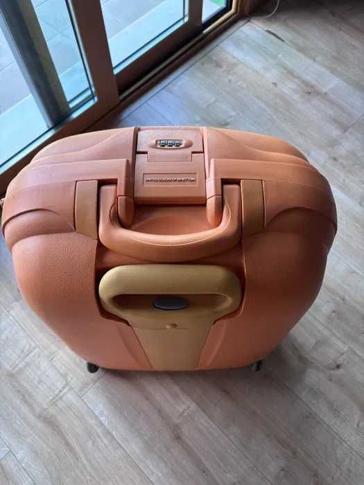 Mala de viagem vintage laranja da Benetton