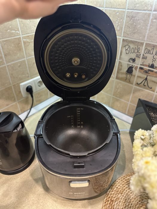 Мультиварка-скороварка индукционная AutoCook BOSCH MUC88B68RU