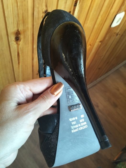 Босоножки черные замшевые с камнями 39 "Buffalo"