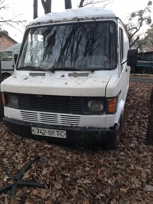 Мерседес 208D 2.3