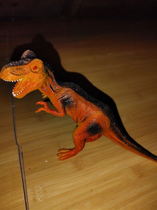 Figurki dinozaurów