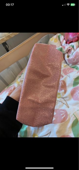 Nowa kosmetyczka różowa pudrowy róż brokatowa średniej wielkości