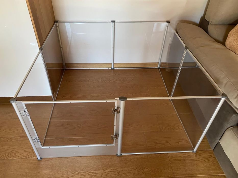 Parque modular em acrilico transparente para animais