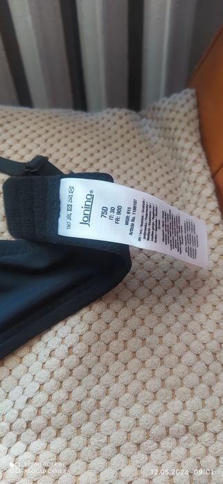 Biustonosz kolor czarny . Roz.75D