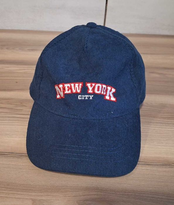 Granatowa czapka z daszkiem z napisem New Jork City