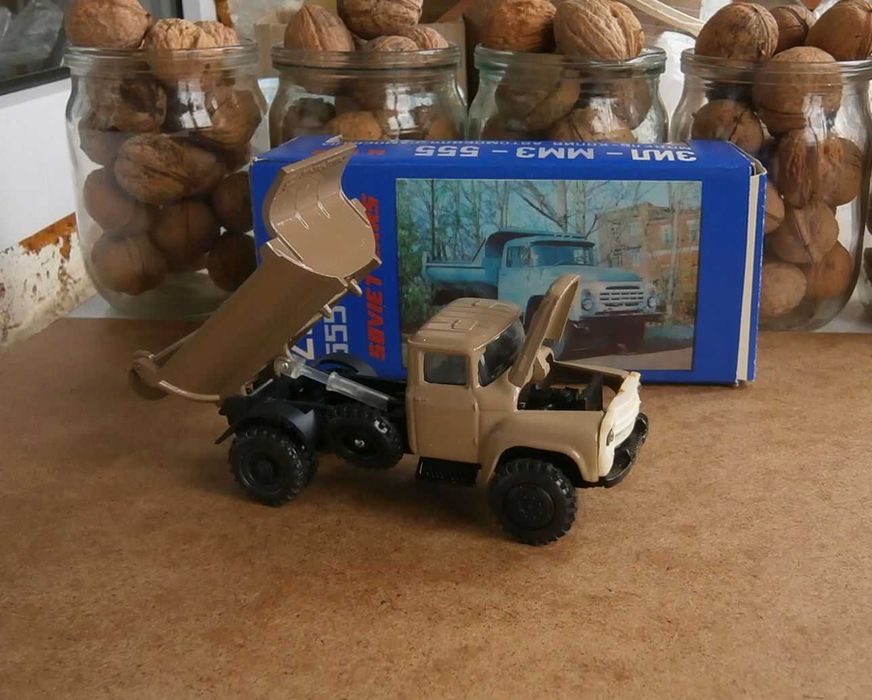 РАФ 22031 Скорая ГАЗ 13 Зил 130 Камаз 5511 Зил 117 модель СССР 1:43