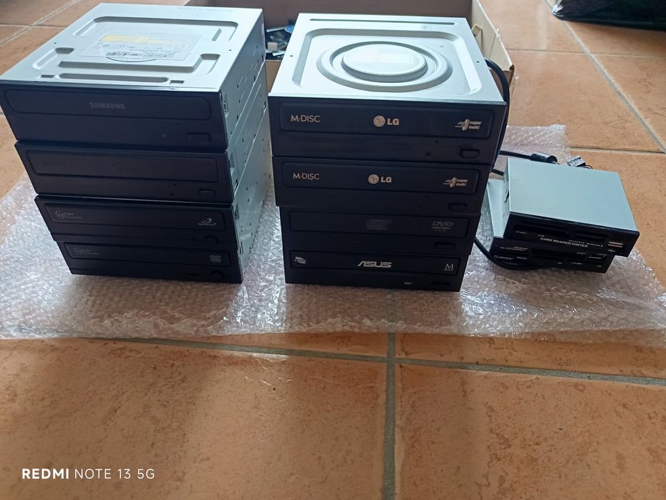 Conjunto de coolers e leitores DVD para pc