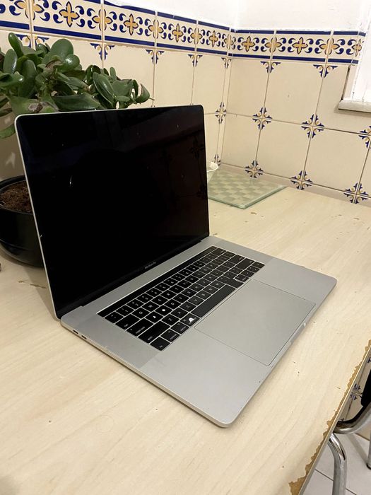MacBook Pro 2016 15" 16GB 500GB