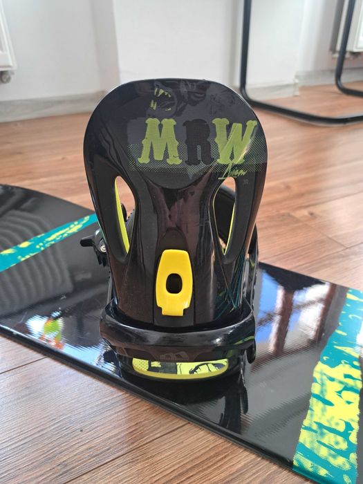 deska snowboardowa 138 z wiązaniami