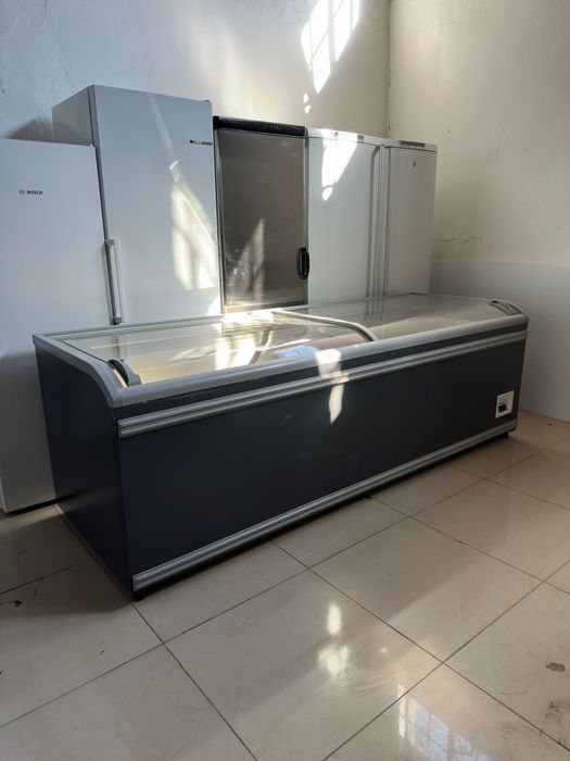 Zamrażarka  witeyna  boneta 250 cm  Aht Paris