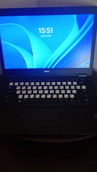 Ноутбук Dell із зарядкою